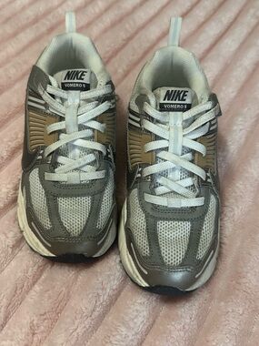 Nike vomero 5